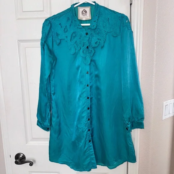 💥💥SALE!!💥💥 Rare Chasing unicorns November Nights Teal Silk and Satin shirtdress